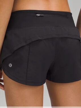 Lululemon Speed Up Shorts Size 8 Reg 2.5” in Black